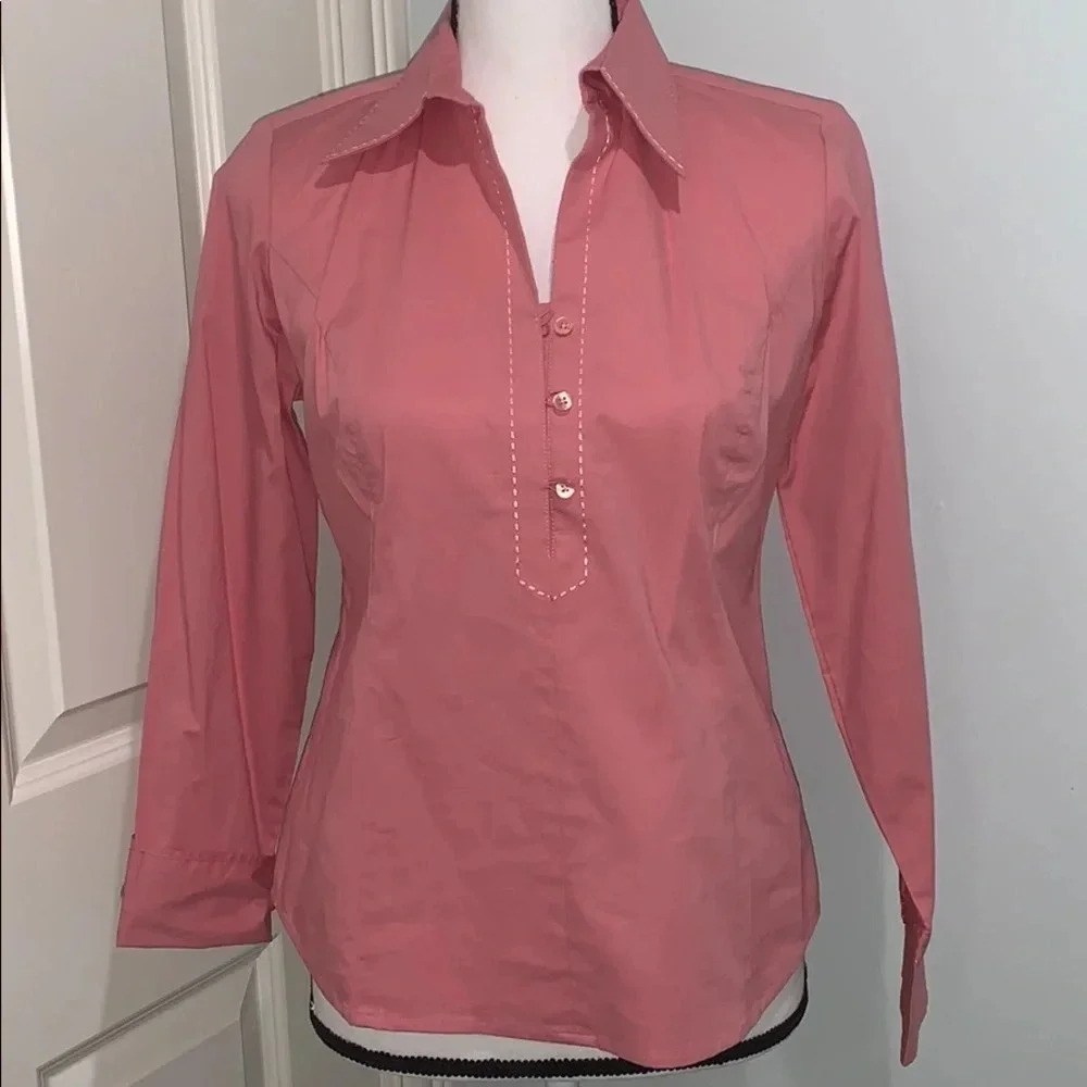 NWOT Ann Taylor Loft button top with hidden zipper